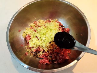 14、冬至美食  黄蘑猪肉馅水饺,加入蚝油