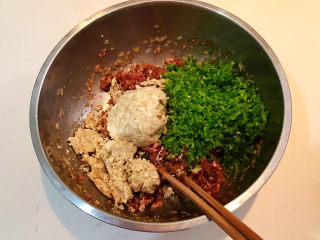 21、冬至美食  黄蘑猪肉馅水饺,加入青椒