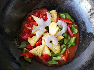 19、锦卤馄饨——《风味人间》复刻版,加入青红椒，菠萝，虾仁。