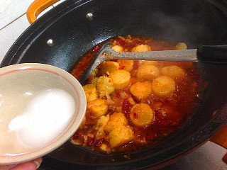 8、香辣日本豆腐, 适量水淀粉倒入，转大火收汁儿