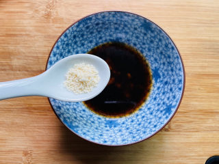 9、酱焖黄花鱼,鸡精