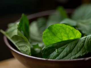 3、【泰式九层塔炒虾】 去泰国必吃的低卡美味,九层塔把叶子摘下来