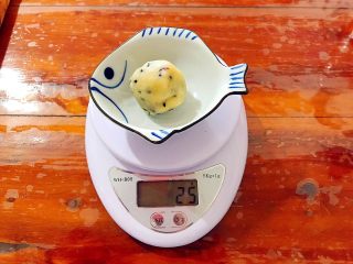 10、又香又酥的黑芝麻杂果干桃酥,分成25g一个！