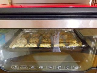 15、又香又酥的黑芝麻杂果干桃酥,如果你喜欢吃更脆一点的，烤完后不要马上拿出来，再焖3～5分钟！