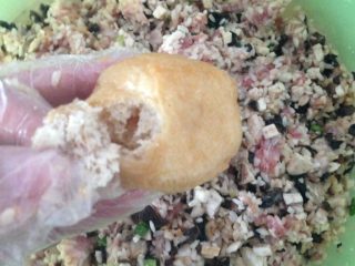 3、广西酿豆腐（酿豆腐泡）,豆腐撕开一个小口