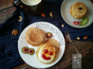 22、什锦蛋黄堡,搭配一杯牛奶燕麦片，各种坚果，即是能量满满的一餐。