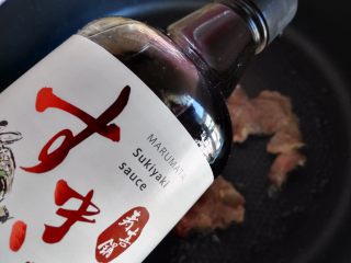 8、寿喜锅（日式牛肉火锅）,倒入又伊鲜寿喜锅调料汁