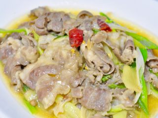 16、葱爆羊肉,装盘