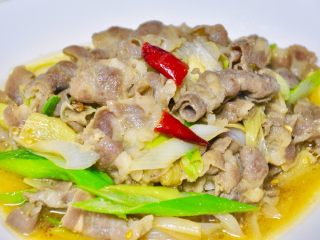 17、葱爆羊肉,色泽不错吧~