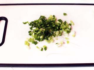 2、广式茶点-豉汁蒸排骨,香葱切细丁