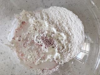 5、猫爪小汤圆,20g面粉加入15g左右的水