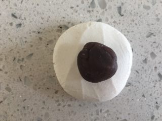 9、猫爪小汤圆,包入豆沙馅料