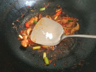 9、肥肠面,加入少量糖