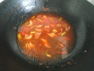 11、肥肠面,加入适量清水