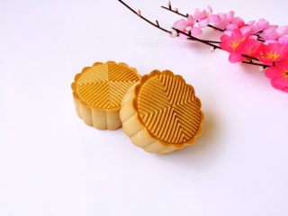 19、广式冰皮蛋黄月饼,成品。