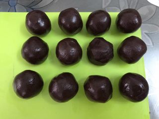 7、简单快手低热量的冰皮月饼,分成12份，每份25克