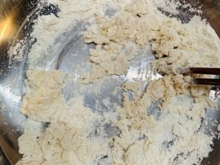 10、狂野番茄芝士薄底披萨,筷子搅拌成絮状。