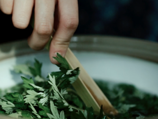 3、【青麻糍】清明节的仪式感,晾到七成干备用；