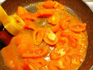 10、冬至美食 羊肉火锅,放入生抽