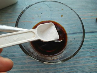 5、葱烧炸鸡块,酱汁:盐