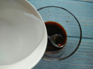 7、葱烧炸鸡块,酱汁:半碗水