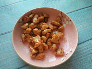 13、葱烧炸鸡块,装盘备用