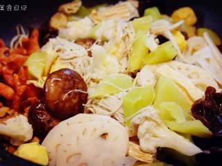 11、麻辣香锅 | ????辣，是饭桌上不可或缺的一味, 再加入菜类。