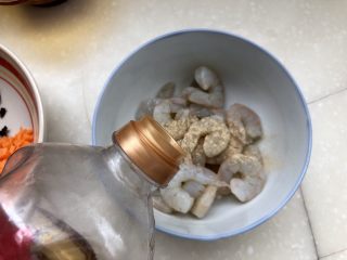 15、酸爽开胃小清新➕泡椒藕带炒虾仁,一点点料酒