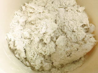 4、广式叉烧包,搅拌成絮状放入猪油