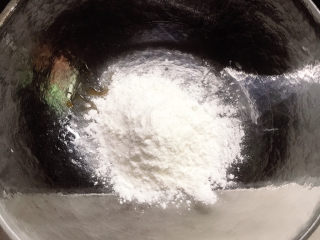 14、广式叉烧包,碗中放入生粉