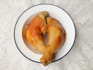 11、盐焗手撕鸡,出锅啦！颜色是不是美美哒！小心烫哦