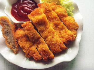 12、黄金猪排,晾一会再切成条就OK了！