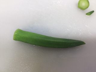 4、横行霸道之～螃蟹秋葵,切去头部和尾部