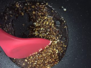 14、横行霸道之～螃蟹秋葵,转小火炒半分钟