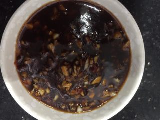 15、横行霸道之～螃蟹秋葵,2/3用蘸碟装好