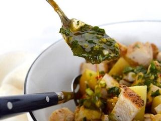 5、咖喱烤鸡土豆沙拉,加入调味酱料