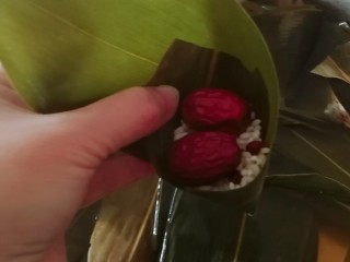 7、红豆粽子,再放一层红枣。