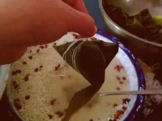 11、红豆粽子,系上棉绳