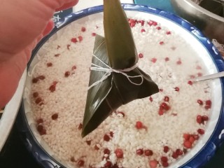 12、红豆粽子,一个红豆粽子就包好了