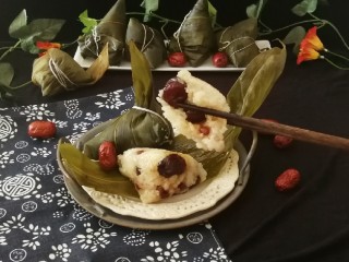 16、红豆粽子,打开粽叶 即食 香甜软糯。