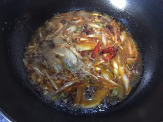 8、香辣蟹,加入适量的水