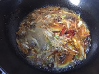 9、香辣蟹,大火把水烧开