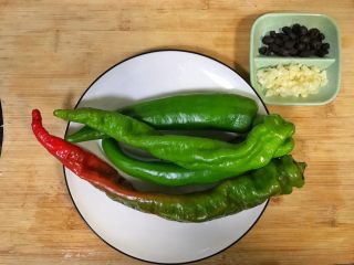 2、超满足便当（7）,虎皮青椒备料 是不是很简单