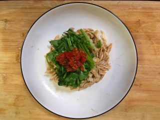 20、超满足便当（7）,拌一拌之后铺上香菜 再舀一勺剁椒