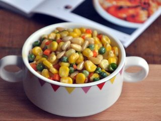 10、松仁玉米,色香味俱全。