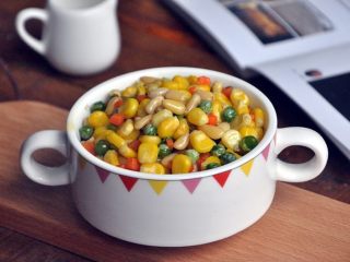 11、松仁玉米,玉米和松仁均富含维生素E。