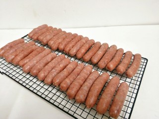 9、鸳鸯火锅,自制的黑椒脆皮肠，可煎可烤，涮火锅也好吃