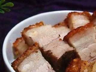 19、脆皮烧肉,成品。