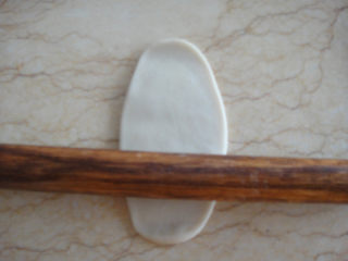 5、苏式椒盐五仁月饼,取一个面团先擀成圆锥形