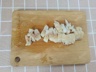 2、狭鳕鱼糕,狭鳕鱼切成小块